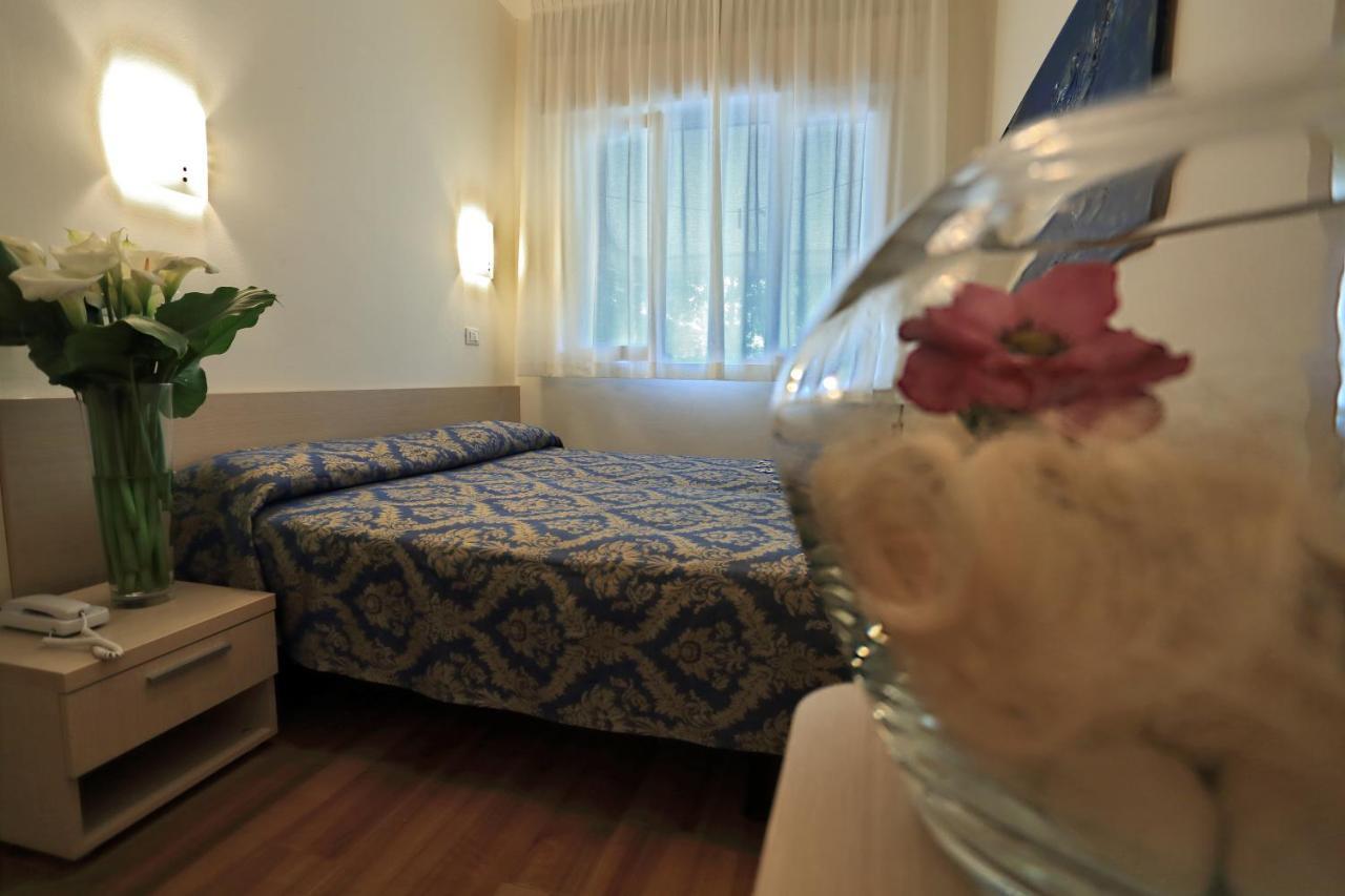 Hotel Castiglione Lignano Sabbiadoro Exterior photo